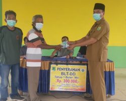 Pemdes BanjarJaya Serahkan BLT-DD Periode Bulan Juli
