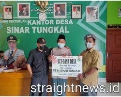 Pemdes Sinar Tungkal Serahkan BLT-DD Periode Bulan Agustus