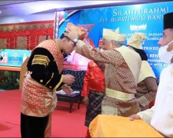 *Rajo Alam Minangkabau Pagaruyung Kukuhkan Langsung Gelar Kehormatan Plt Bupati*