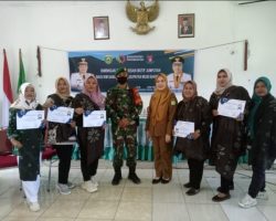 Babinsa Koramil 401-03/Sekayu Monitoring Kegiatan Penutupan Bimbingan Tekhnis Desain Motif Jumputan Bagi IKM Sandang