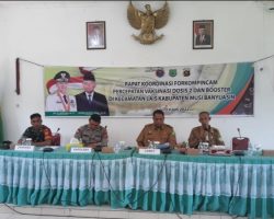 Babinsa Koramil 401-03/Sekayu Monitoring Rapat Koordinasi Forkopimcam Percepatan Vaksinasi Dosis 2