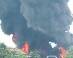 Mobil Pengangkut Minyak Ilegal Meledak 5 Rumah warga Hangus Terbakar