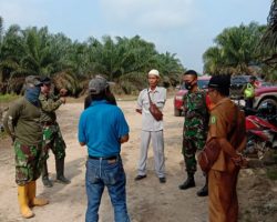 Babinsa Koramil 401-03/Sekayu Komsos Dan Sosialisasi Karhutlah Di Desa Gajah Mati