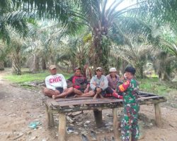 Babinsa Koramil 401-03/Sekayu Komsos Dan Sosialisasi Karhutlahbun Desa Kramat Jaya