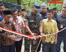 Dandim 0401/Muba Resmikan MCK dan Sumur Bor Program Besemah 44