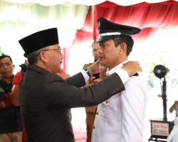 Buket Uang dan Seribu Bibit Cabai Buat Semarak Pelantikan Kades di Lais