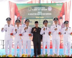 Pj Bupati Apriyadi Lantik Enam Kades Terpilih Periode 2022-2028 di Babat Supat