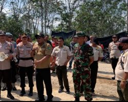Polsek Bayung Lencir Bersama Forkopimcam Tutup Eks Tempat Penyulingan
