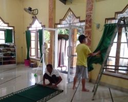 Sambut Bulan Suci Ramadhan, Warga Gotong Royong Bersihkan Musollah