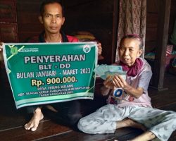 26 KPM Warga Desa Tebing Bulang Terima BLT-DD Tahun Anggaran 2023