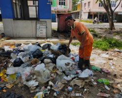 Dinas Lingkungan Hidup Muba Bersihkan Sampah di Terminal Randik Sekayu
