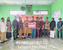 Pemdes Epil Menyerahkan BLT-DD Tahap II  Tahun 2023
