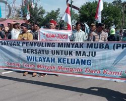 Pj Bupati Apriyadi Temui Ribuan Massa Persatuan Penyuling Minyak Muba