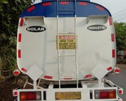 Minyak Hasil Ilegal Rafinery Diangkut Keluar Muba Menggunakan Tanki Solar industry .