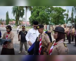 Bupati Solok Epyardi Asda Lepas Secara Resni Kontingen Kwarcab 0302 Kab.Solok Ikuti Raimunas Ke XII