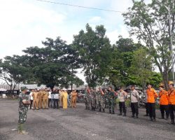 Koramil 401-03/Sekayu Bersama Pemerintah Gelar Karya Bhakti Bersihkan Saluran Parit Pasar Randik