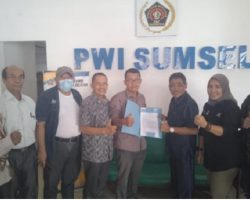 Kembalikan Berkas Pendaftaran, Kurnaidi Yakin Mampu Bawa PWI Sumsel Lebih Maju