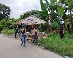 Menjawab Keresahan Masyarakat, Bawaslu Kota Solok dan Tim Satpol PP Kota Solok Tertibkan Ratusan APK Melanggar Aturan