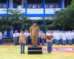 Jadi Pembina Upacara, Wako Tanamkan Motivasi Kepada Siswa SMAN I Kota Solok