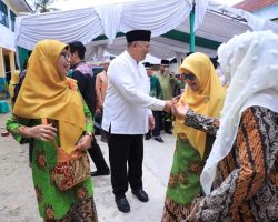 Pemko Solok Serahkan Penghargaan Adiwiyata Bagi Empat SD di Kota Solok