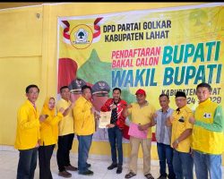 Tim Yulius Maulana Mengembalikan Formulir Pendaftaran ke Sekretariat DPD Golkar