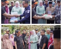 Ketua TP- PKK Hj. Emiko Epyardi Asda, SP Serahkan Bantuan Kepada Korban Kebakaran di Selayo