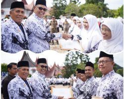 Bupati Solok Epyardi Asda Pimpin Upacara Peringatan HUT PGRI Ke-79 Tahun 2024 di Kabupaten Solok, Berjalan Hikmat