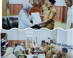 Gerak Cepat Pelayanan Publik Bupati Solok Serahkan SK dr. Sri Efianti, M.Kes Menjadi Direktur RSUD Arosuka