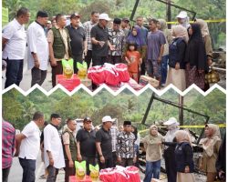Bupati Solok Kunjungi Lokasi Kebakaran di Nagari Pianggu, Salurkan Bantuan