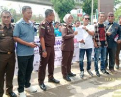 Aksi Damai di Kejati Sumsel, Lembaga PST Minta Tetapkan Mantan Wakil Gubernur Inisial “IM” Jadi Tersangka