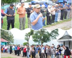 Pemkab Solok Kerahkan ASN dan PGRI Bersihkan Sampah Pasca Banjir di Danau Singkarak