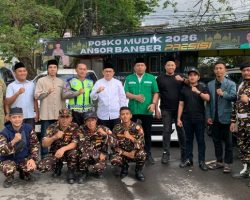 KH. Hendra Zainudin Pantau Posko Mudik Ansor Banser Presisi di Palembang, Bagikan Takjil ke Masyarakat