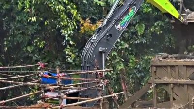 Banjir Bandang di Sorolangun Hingga Seret Alat Berat Diduga Akibat Aktivitas Tambang Ilegal 