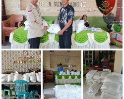 KADES AMIRUDIN TETAP LAYANI WARGA MESKI SAKIT, PEMBAGIAN BANTUAN PANGAN DI SUNGSANG 3 BERJALAN LANCAR