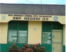 Kepala SMP Negeri 33 Palembang Bungkam Saat Dikonfirmasi Wartawan Terkait Dugaan Mark-up Pengadaan Kipas Angin Hingga Jutaan Rupiah