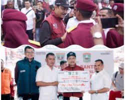 Kemensos RI Gus Ipul, Sambangi dan Salurkan Bantuan Korban Banjir Bandang Solok Sumatra Barat